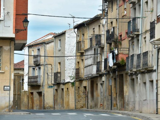 Ciudad vasca cierra escuelas mientras Madrid duplica casos de coronavirus  