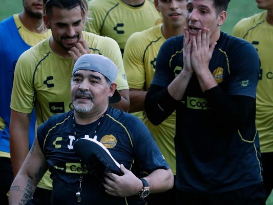 Molestia en El Salvador por declaraciones de Maradona contra la Selecta