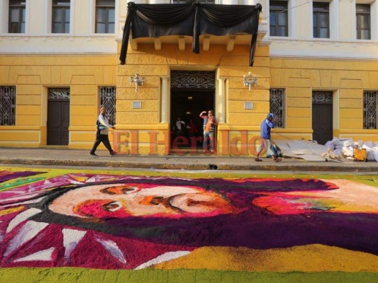 Tegucigalpa se reviste de devoción con espectaculares alfombras de aserrín