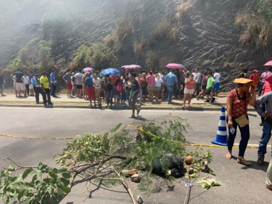 Niña de 12 años muere atropellada tras salir de la escuela en Villanueva, Cortés