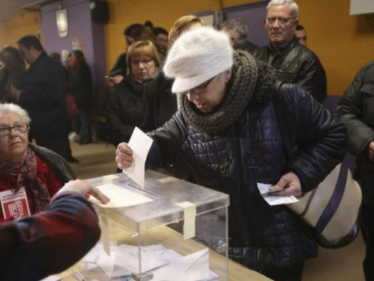 Participación en elecciones catalanas crece 5 puntos respecto a 2015