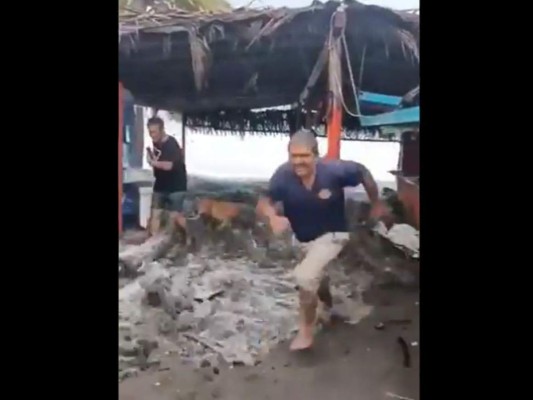 VIDEOS: El huracán Nora azota con fuerza las costas de México