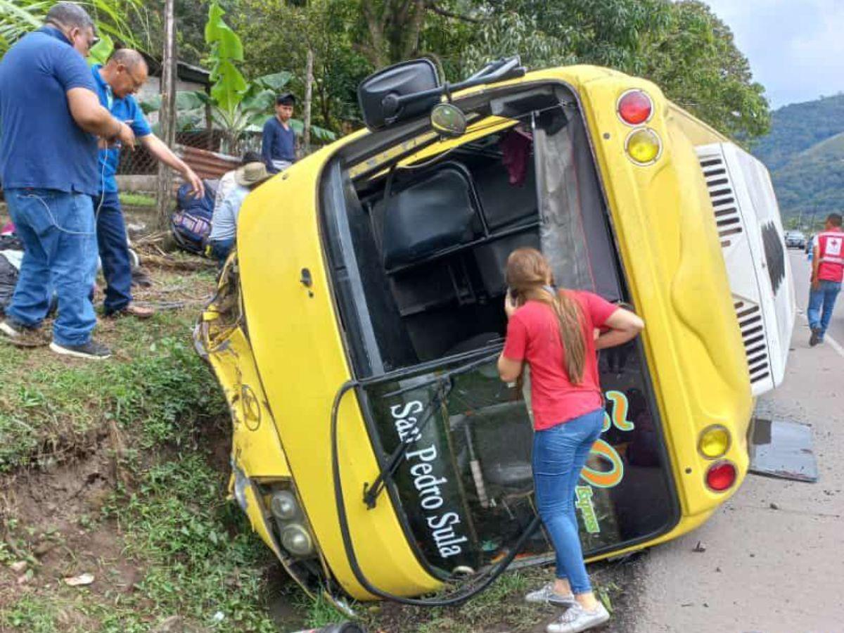 Accidente de bus rapidito deja varias personas heridas en Taulabé