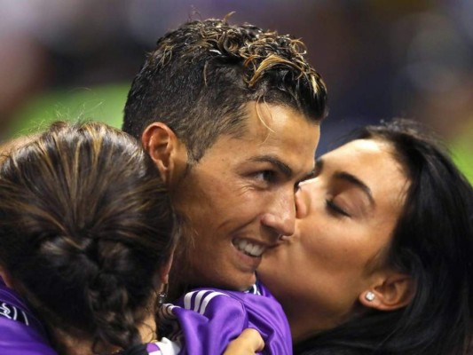 VIDEO: Cristiano Ronaldo y Georgina Rodríguez revelan nombre de su niña