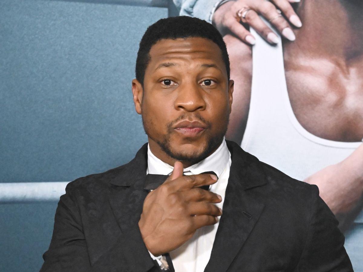 Jonathan Majors protagonizará cinta tras condena por acoso y agresión